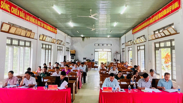 Hội đồng nhân dân xã Đăk Long tổ chức kỳ họp chuyên đề, khóa XV, nhiệm kỳ 2021 - 2026